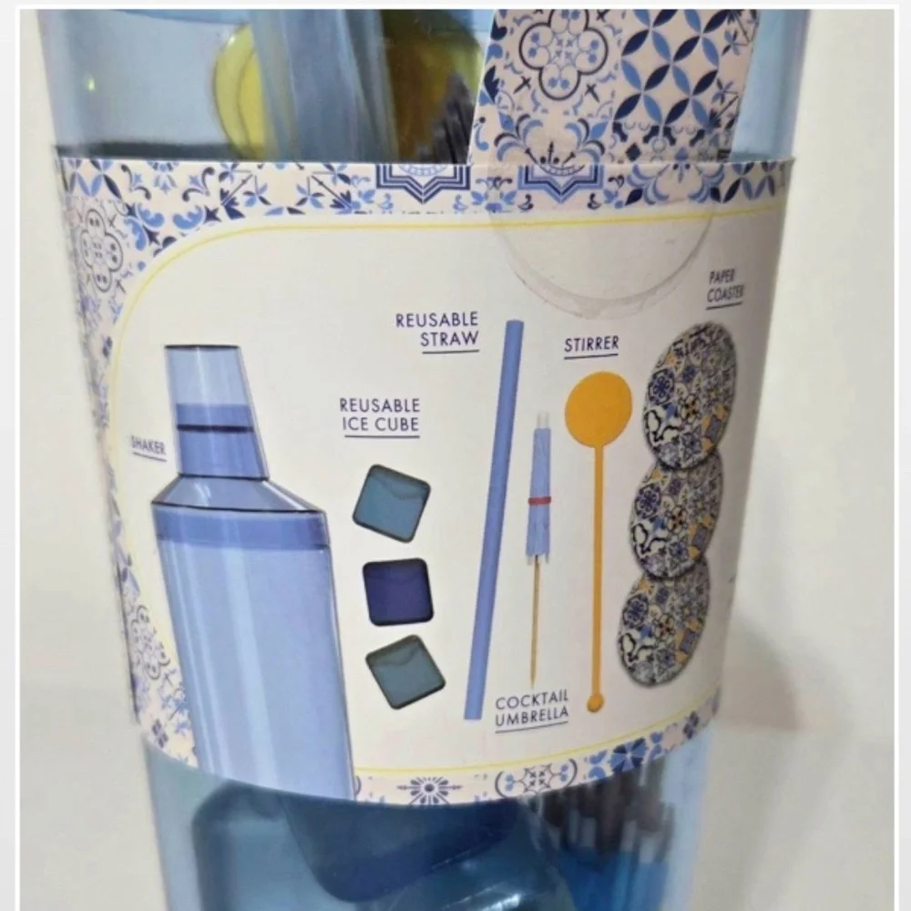 New Cocktail Shaker Set Reusable Ice Cubes Blue Plastic 31 Pieces NWT
